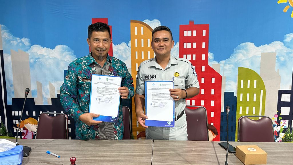 Kolaborasi untuk Keselamatan dan Mendukung Pendapatan Daerah: DISPUSSIP Singkawang dan Jasa Raharja Tandatangani Komitmen Bersama
