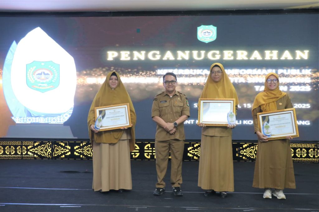 DISPUSSIP Raih Juara 3 Penganugerahan Keterbukaan Informasi Publik PPID Pelaksana di kota Singkawang